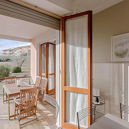 Natural Chic - Close To City Center And Beach - Parking Desenzano del Garda Bagian luar foto