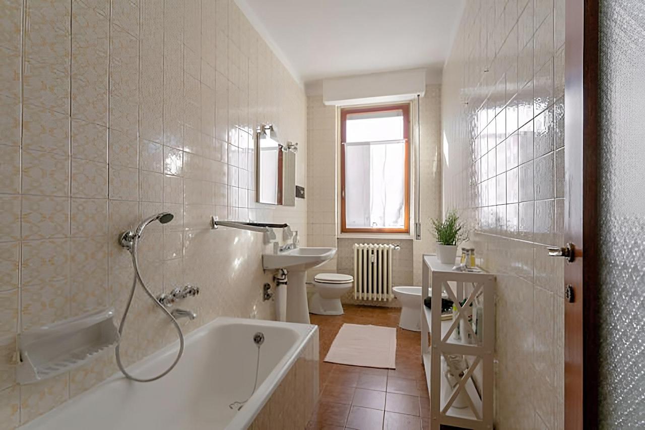 Natural Chic - Close To City Center And Beach - Parking Desenzano del Garda Bagian luar foto